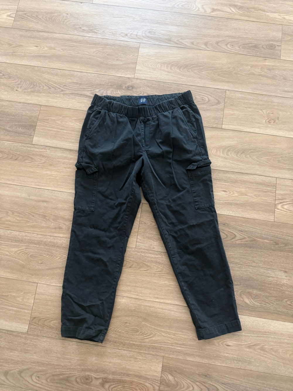 GAP Black Cargo Jogger Pants - women’s